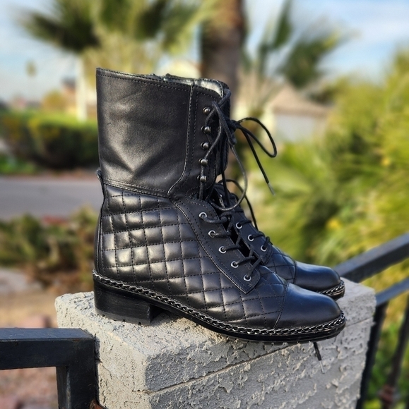 VINCE CAMUTO Joanie Quilted Lace Up Booties‎ - Picture 5 of 7